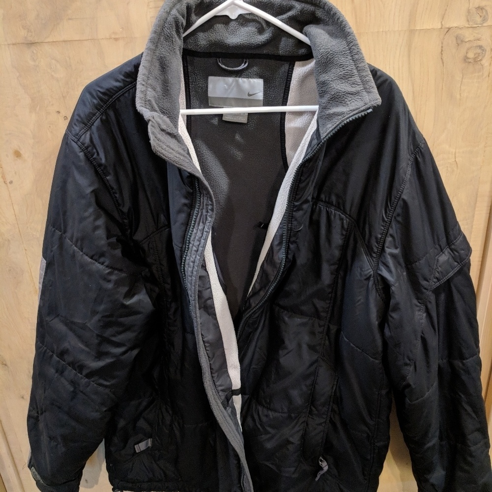 Men's Nike zipper front jacket, inside pockets